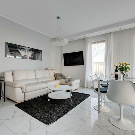 Luxury Long Island Suite กดัญสก์ ภายนอก รูปภาพ