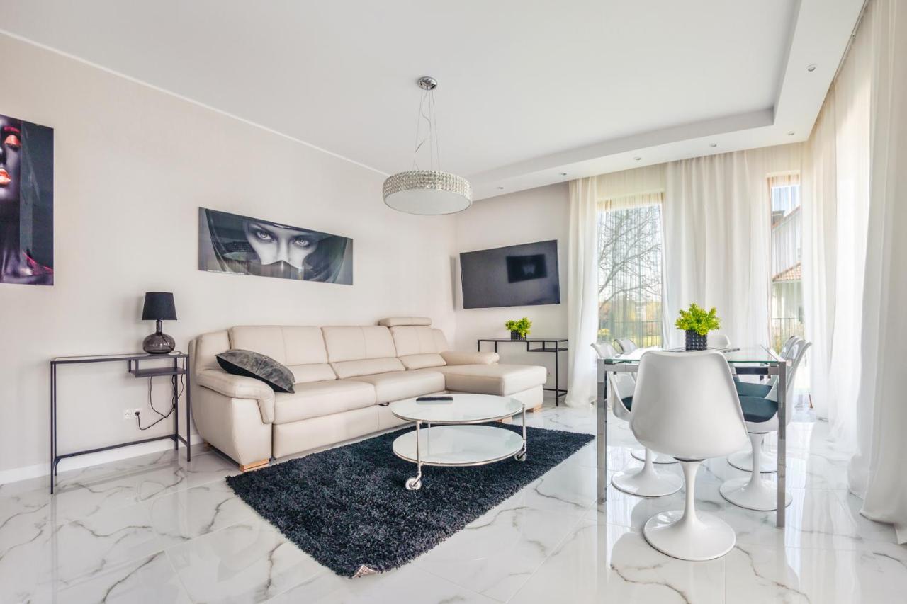 Luxury Long Island Suite กดัญสก์ ภายนอก รูปภาพ