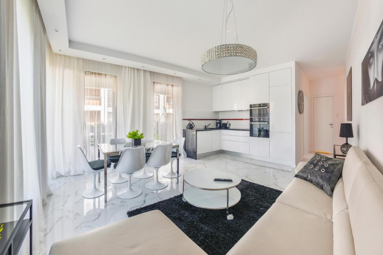 Luxury Long Island Suite กดัญสก์ ภายนอก รูปภาพ
