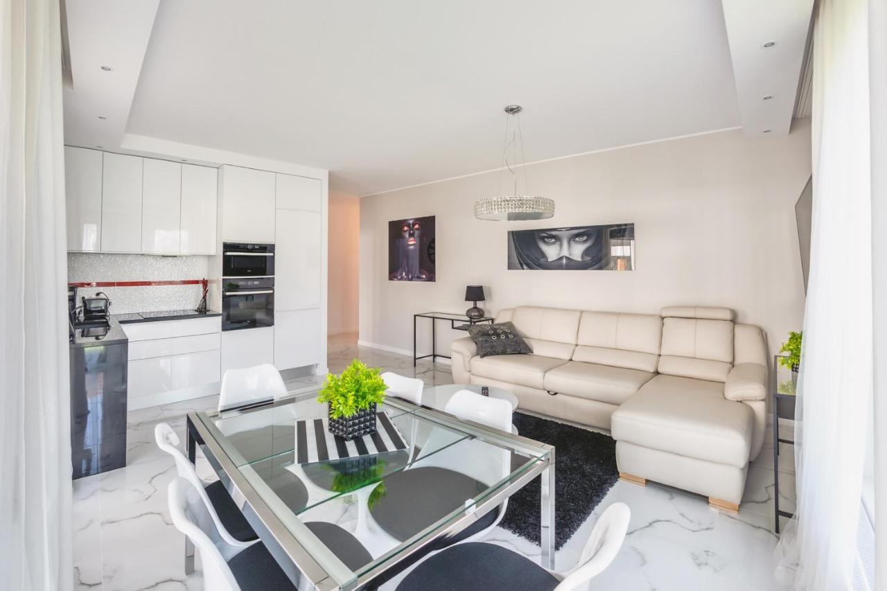 Luxury Long Island Suite กดัญสก์ ภายนอก รูปภาพ