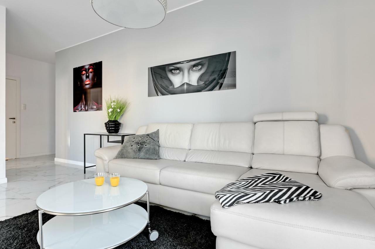 Luxury Long Island Suite กดัญสก์ ภายนอก รูปภาพ