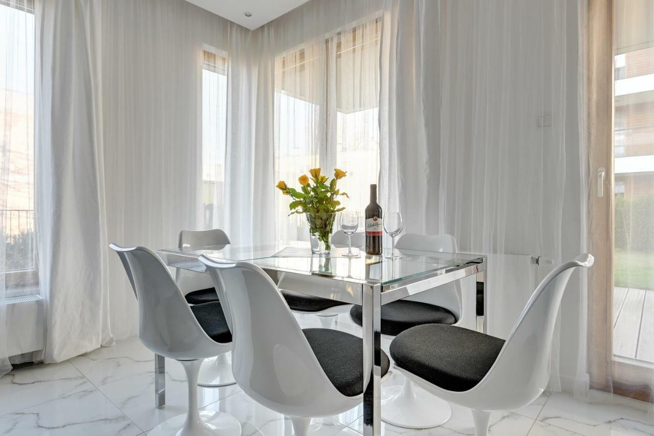 Luxury Long Island Suite กดัญสก์ ภายนอก รูปภาพ