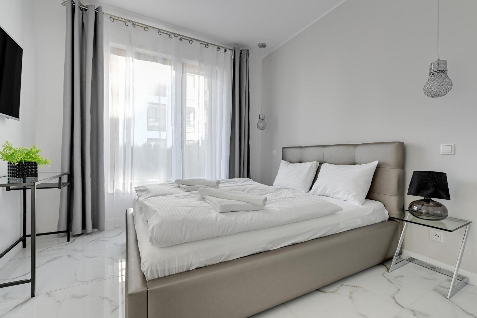 Luxury Long Island Suite กดัญสก์ ภายนอก รูปภาพ