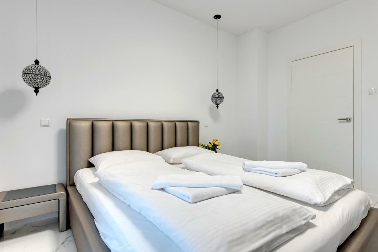 Luxury Long Island Suite กดัญสก์ ภายนอก รูปภาพ