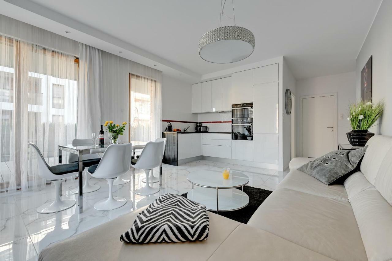 Luxury Long Island Suite กดัญสก์ ภายนอก รูปภาพ