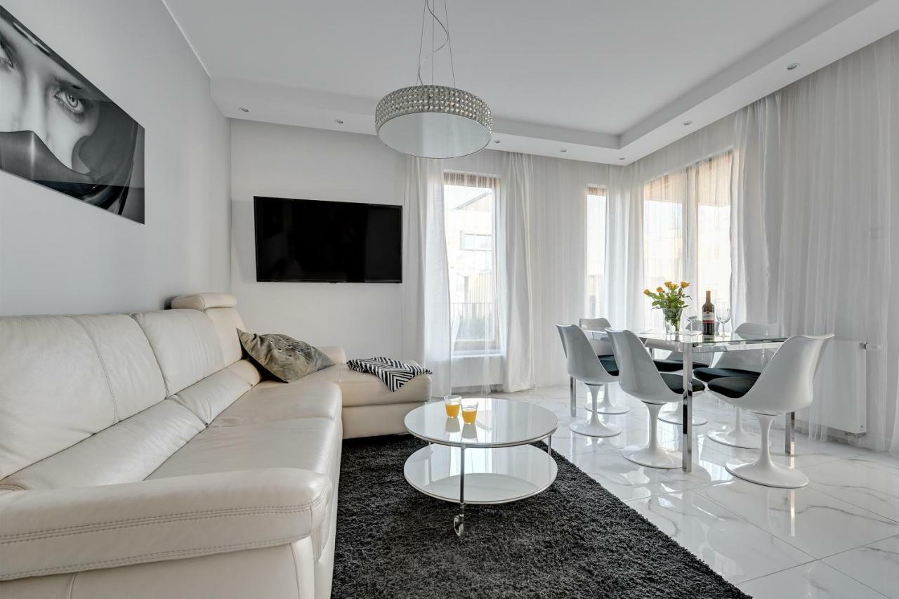 Luxury Long Island Suite กดัญสก์ ภายนอก รูปภาพ